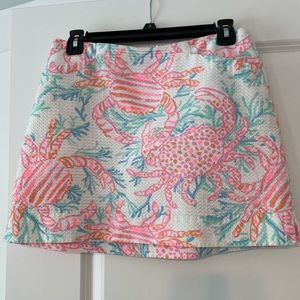 Lilly Pulitzer Skort EUC Size 0 with bright pink, orange crabs with blue